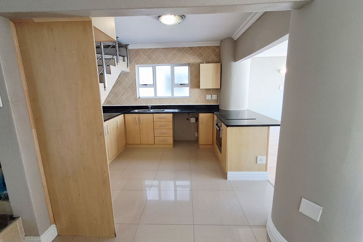 2 Bedroom-Duplex Apartment - Photo 4