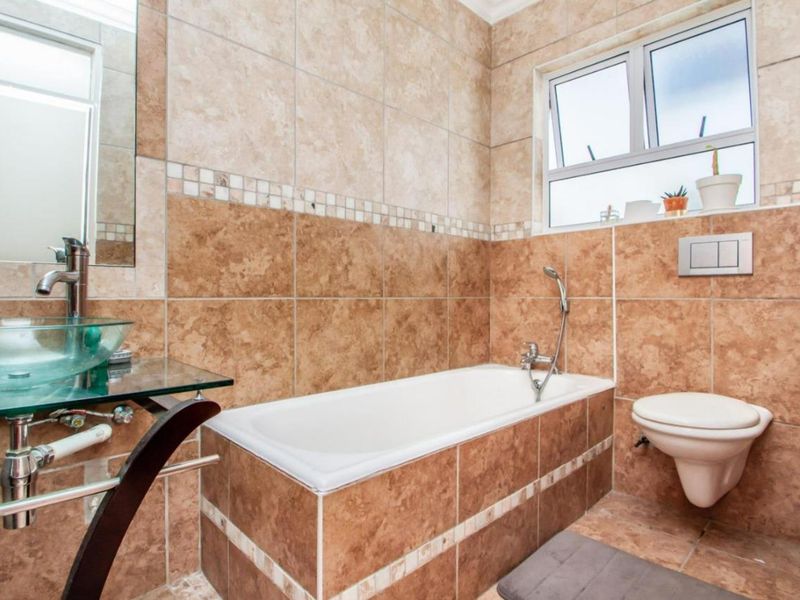 2 Bedroom-Duplex Apartment - Photo 9