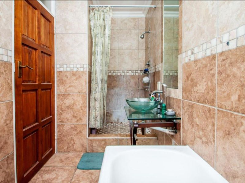 2 Bedroom-Duplex Apartment - Photo 8
