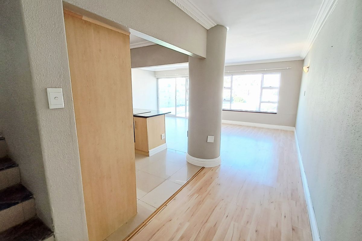 2 Bedroom-Duplex Apartment - Photo 3