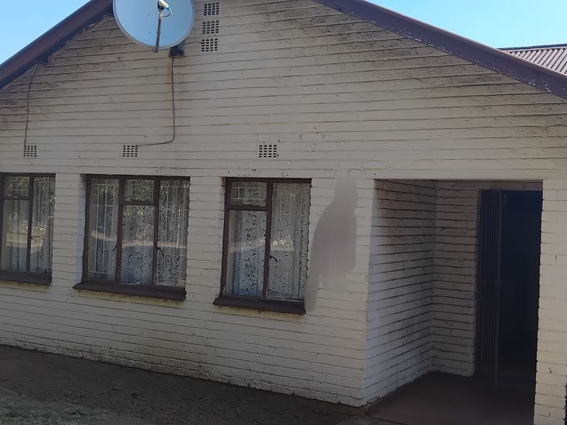 HOUSE FOR SALE I EXT 8 - Photo 1