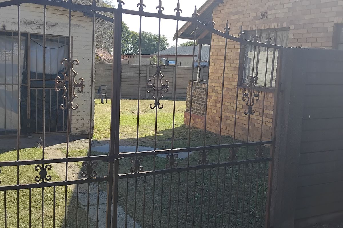 HOUSE FOR SALE I EXT 8 - Photo 2