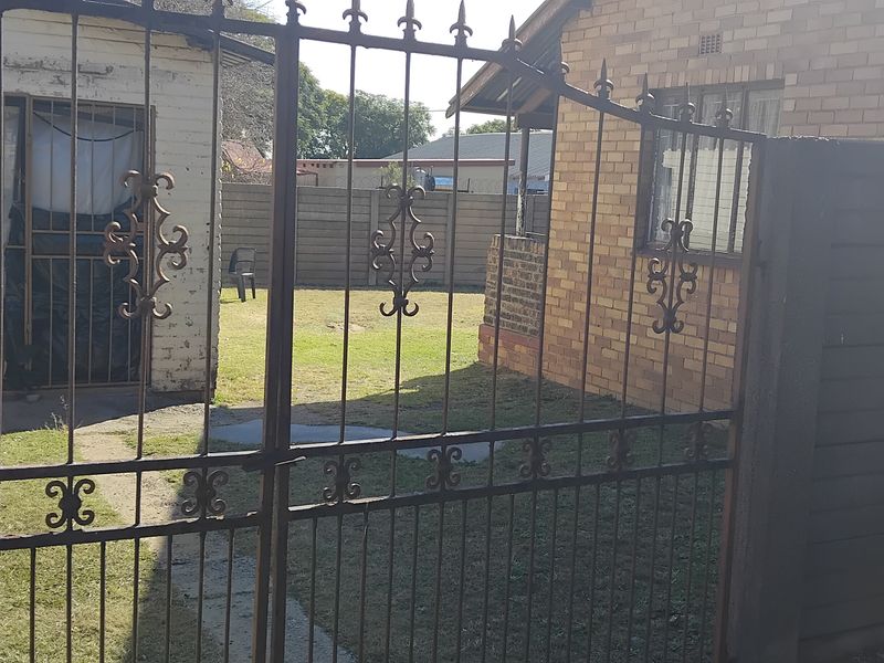 HOUSE FOR SALE I EXT 8 - Photo 2