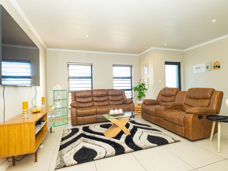 Secure semi-detached home for sale in De Sonnenda Estate - Kuils River - Photo 3