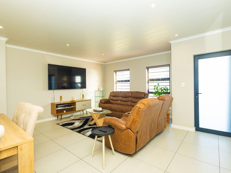 Secure semi-detached home for sale in De Sonnenda Estate - Kuils River - Photo 2