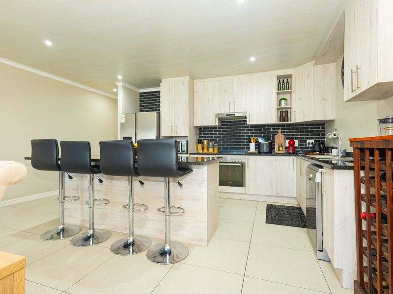 Secure semi-detached home for sale in De Sonnenda Estate - Kuils River - Photo 10