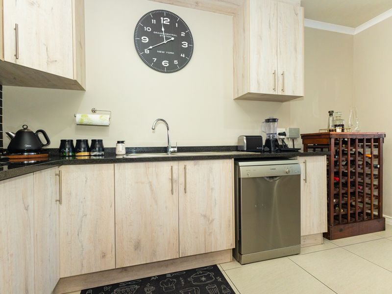 Secure semi-detached home for sale in De Sonnenda Estate - Kuils River - Photo 9
