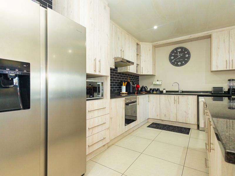 Secure semi-detached home for sale in De Sonnenda Estate - Kuils River - Photo 7