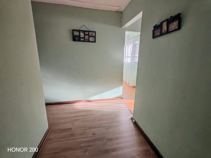 4 Bedroom House for Sale in Sasolburg Ext 23 - Photo 5