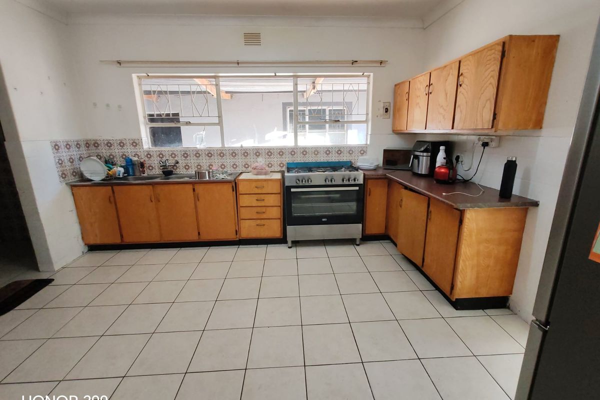 4 Bedroom House for Sale in Sasolburg Ext 23 - Photo 4