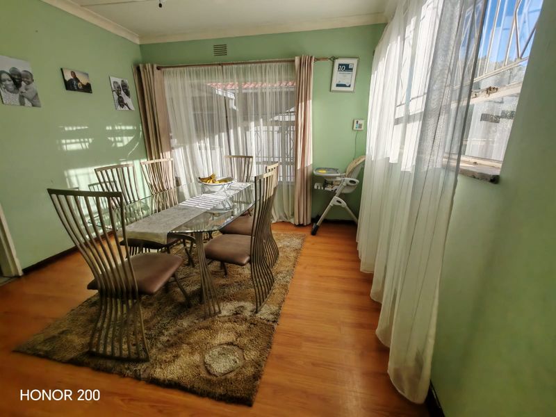 4 Bedroom House for Sale in Sasolburg Ext 23 - Photo 6