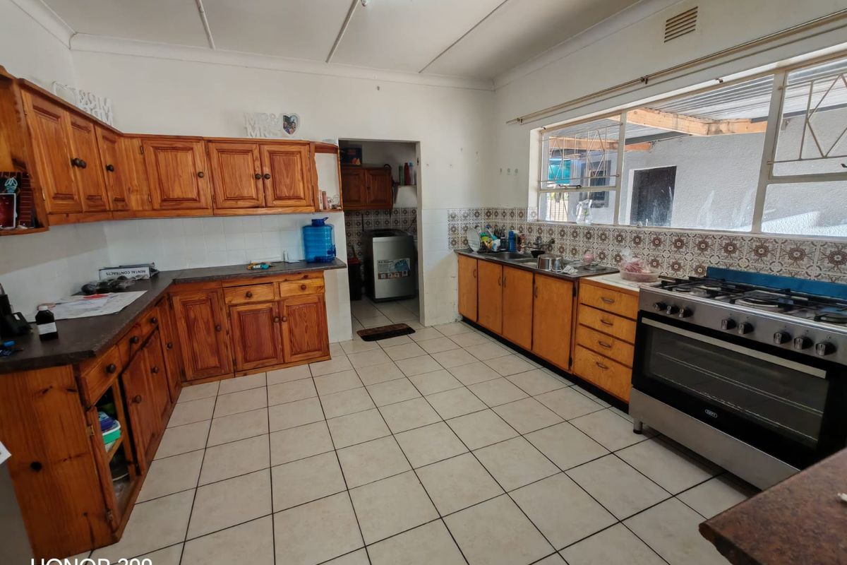4 Bedroom House for Sale in Sasolburg Ext 23 - Photo 3