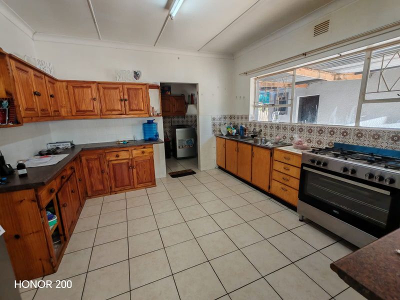 4 Bedroom House for Sale in Sasolburg Ext 23 - Photo 3