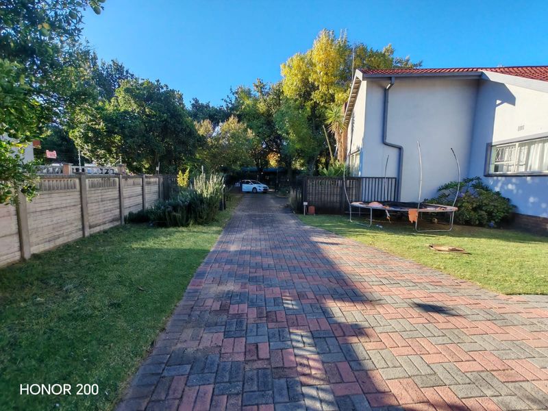 4 Bedroom House for Sale in Sasolburg Ext 23 - Photo 2