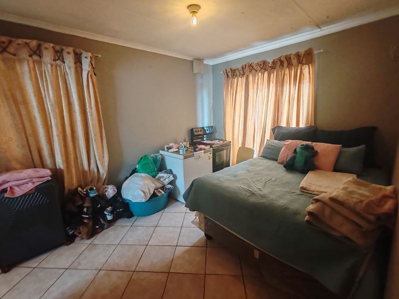 Versatile Family Living with the Bonus of a Separate Flat!!! - Photo 8