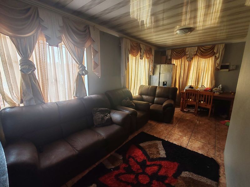 Versatile Family Living with the Bonus of a Separate Flat!!! - Photo 6