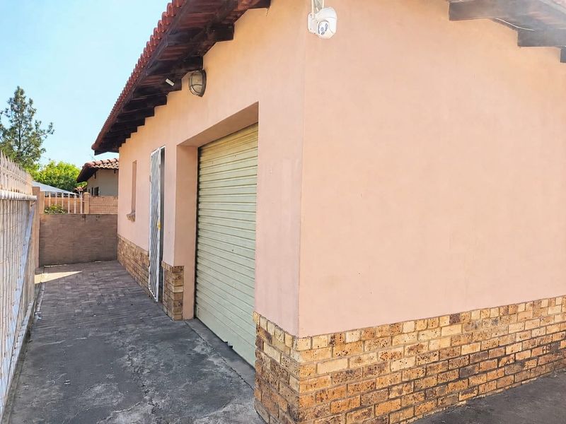 A Place to Call Home with Comfort and Convenience! - Photo 1
