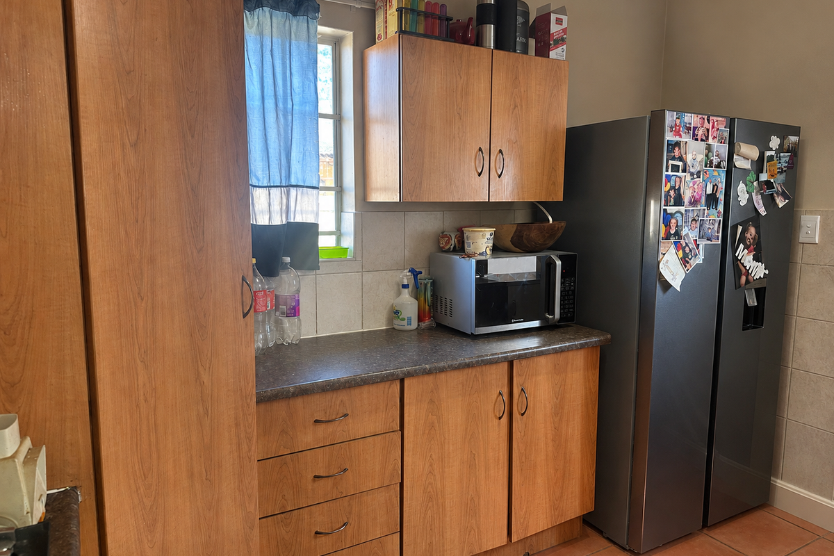 A Place to Call Home with Comfort and Convenience! - Photo 2