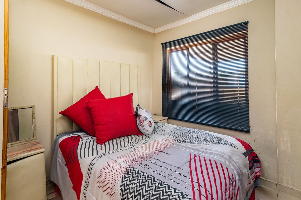Stunning Modern Home in Heritage Manor, Krugersdorp - Photo 5