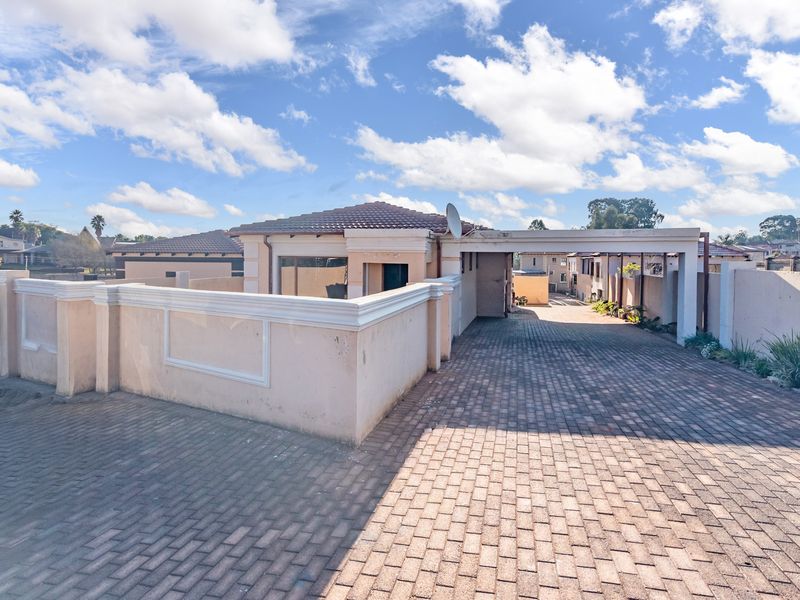 Stunning Modern Home in Heritage Manor, Krugersdorp - Photo 8