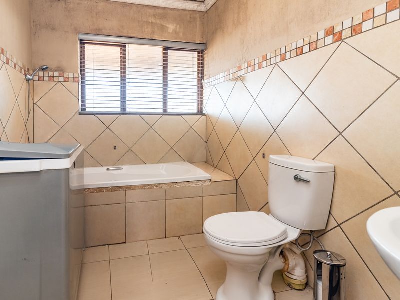 Stunning Modern Home in Heritage Manor, Krugersdorp - Photo 7