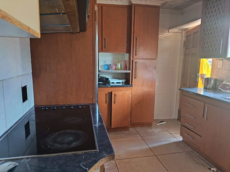 The Home You've Been Waiting For! - Photo 4