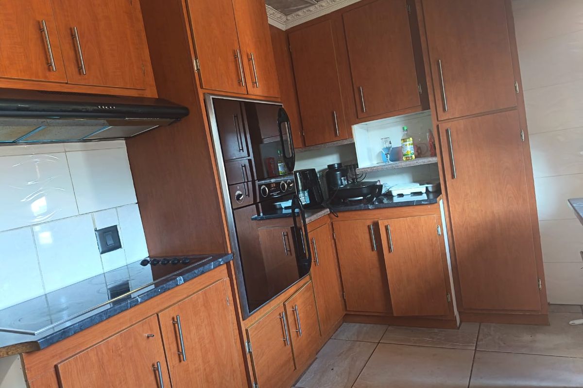The Home You've Been Waiting For! - Photo 2