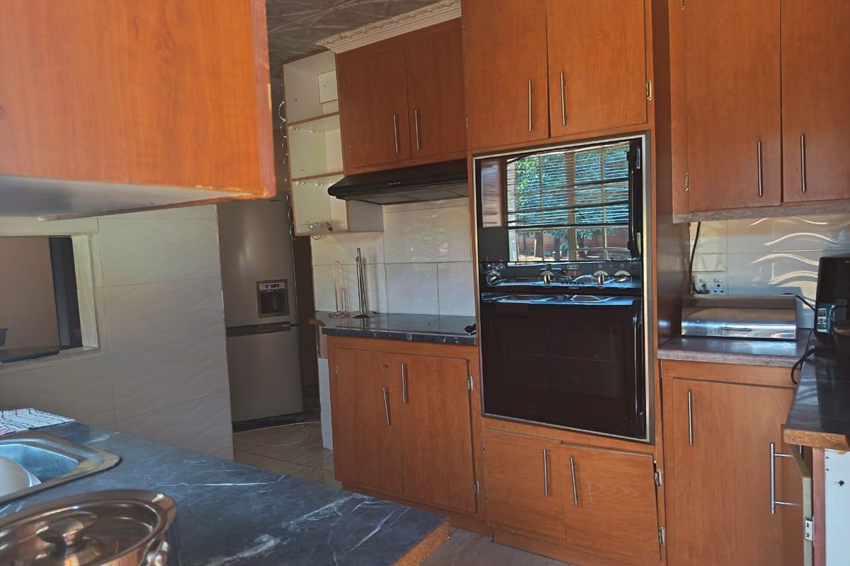 The Home You've Been Waiting For! - Photo 3