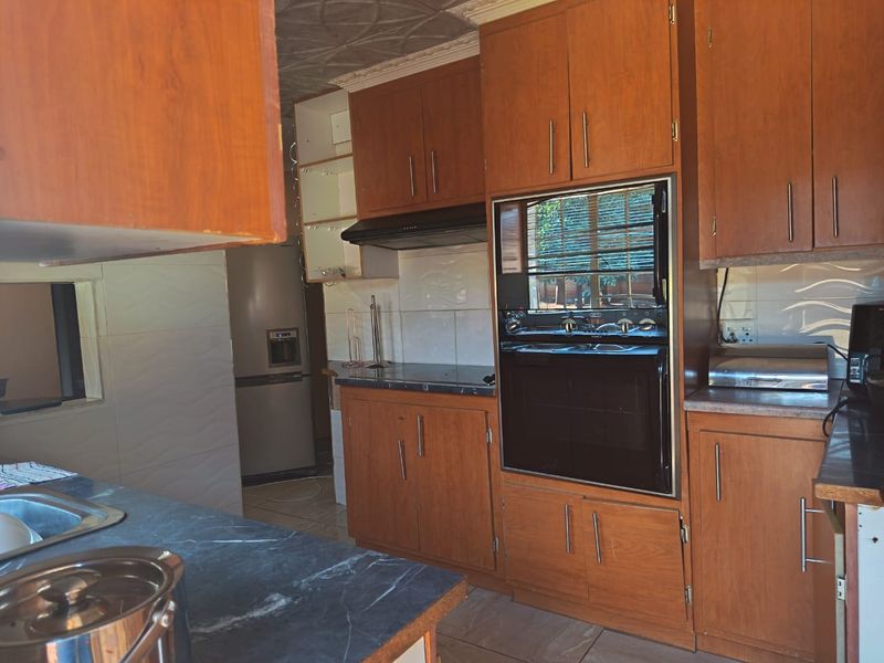 The Home You've Been Waiting For! - Photo 3