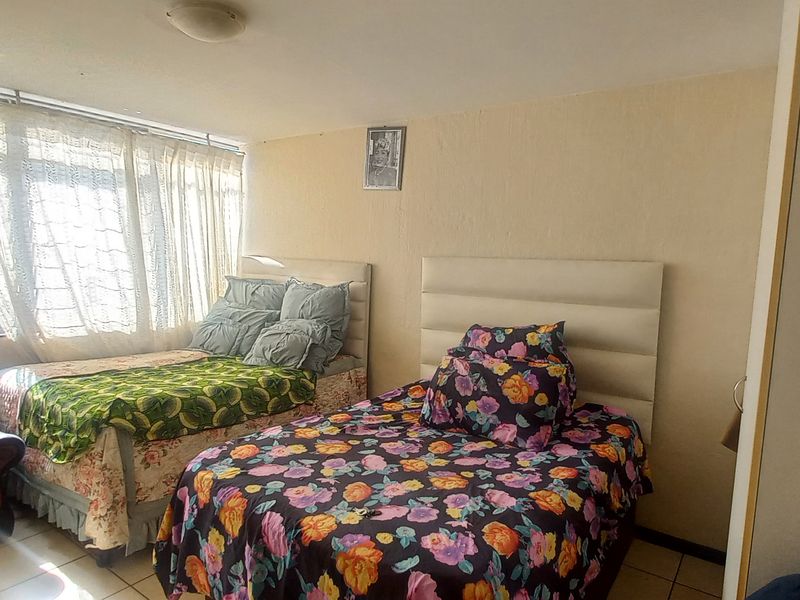 Two-bedroom flat for sale in Sunnyside - Photo 6