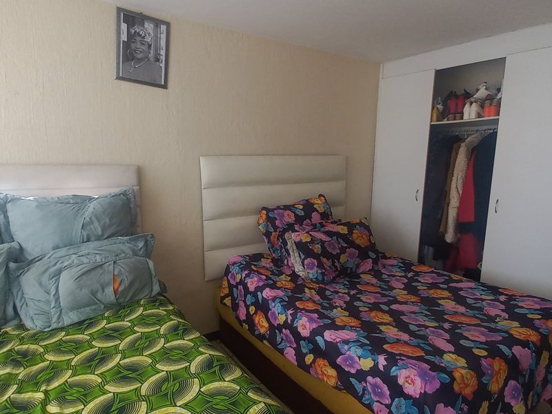 Two-bedroom flat for sale in Sunnyside - Photo 8