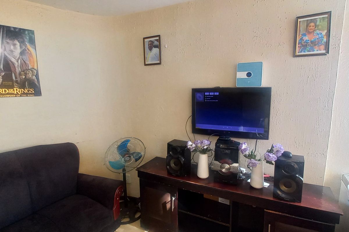 Two-bedroom flat for sale in Sunnyside - Photo 5