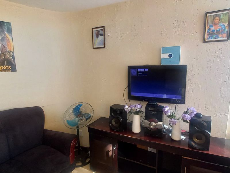 Two-bedroom flat for sale in Sunnyside - Photo 5