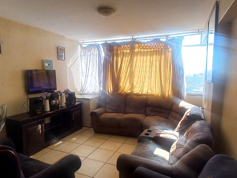 Two-bedroom flat for sale in Sunnyside - Photo 4