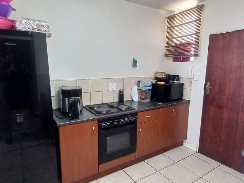Two-bedroom flat for sale in Sunnyside - Photo 10