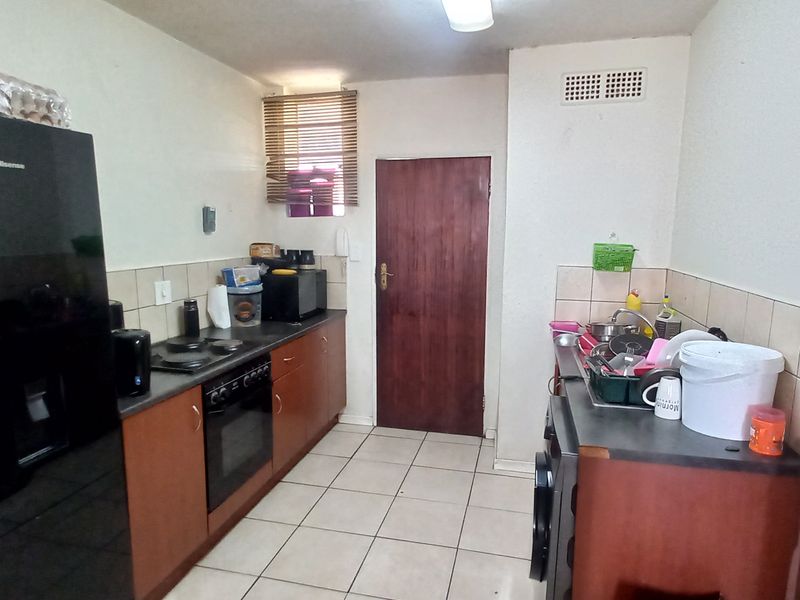 Two-bedroom flat for sale in Sunnyside - Photo 9