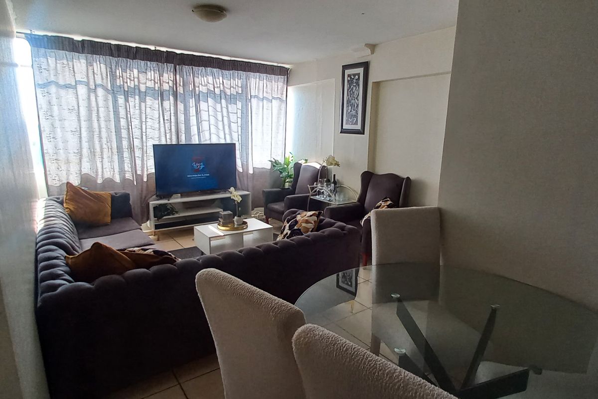 Two-bedroom flat for sale in Sunnyside - Photo 4