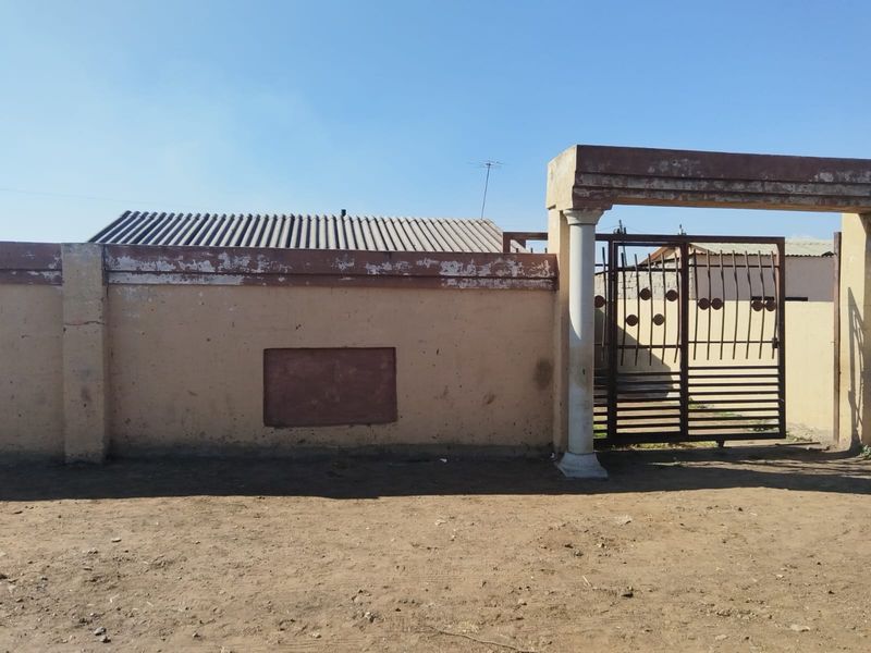 Discover Your Dream Home in Sharpeville, Vereeniging – A Charming Freehold Awaits! - Photo 4