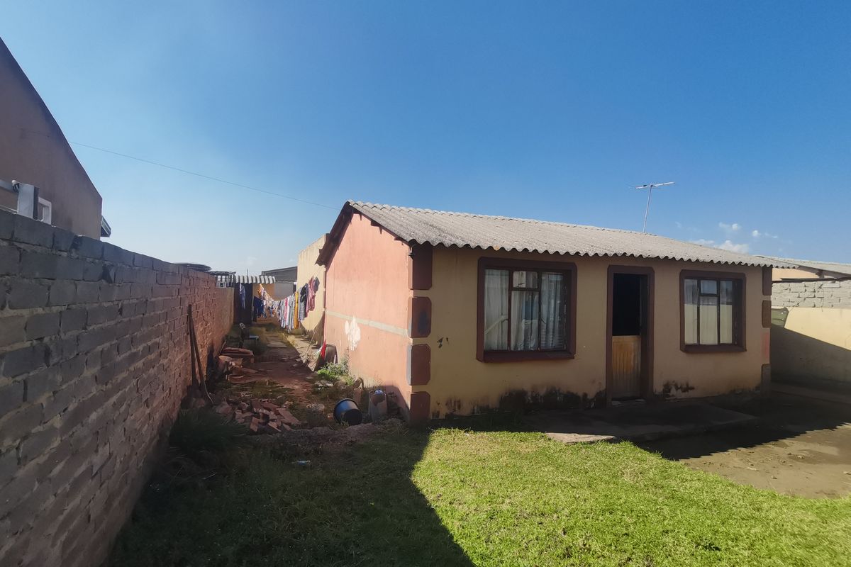 Discover Your Dream Home in Sharpeville, Vereeniging – A Charming Freehold Awaits! - Photo 5