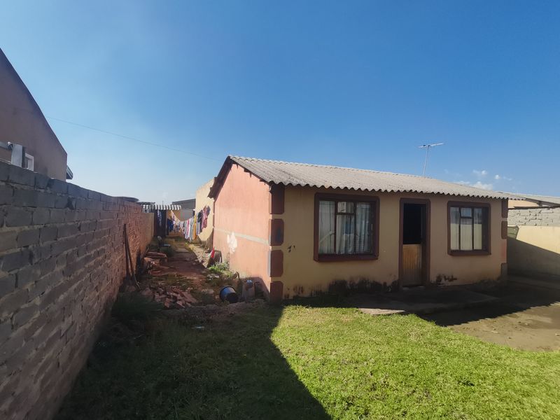 Discover Your Dream Home in Sharpeville, Vereeniging – A Charming Freehold Awaits! - Photo 5