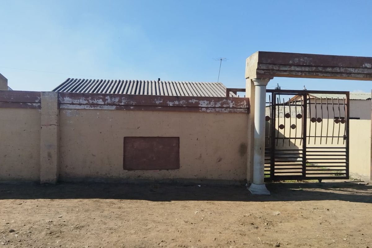 Discover Your Dream Home in Sharpeville, Vereeniging – A Charming Freehold Awaits! - Photo 3