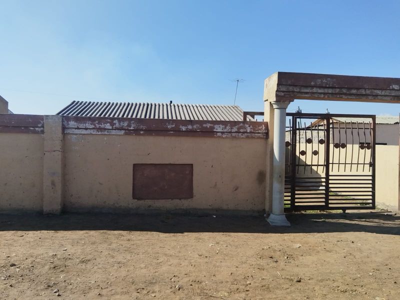 Discover Your Dream Home in Sharpeville, Vereeniging – A Charming Freehold Awaits! - Photo 3