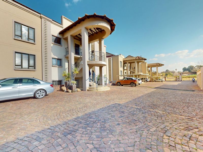 Starting to bid from R999,000! Non-Distressed Live Luxury Auction! - Photo 2