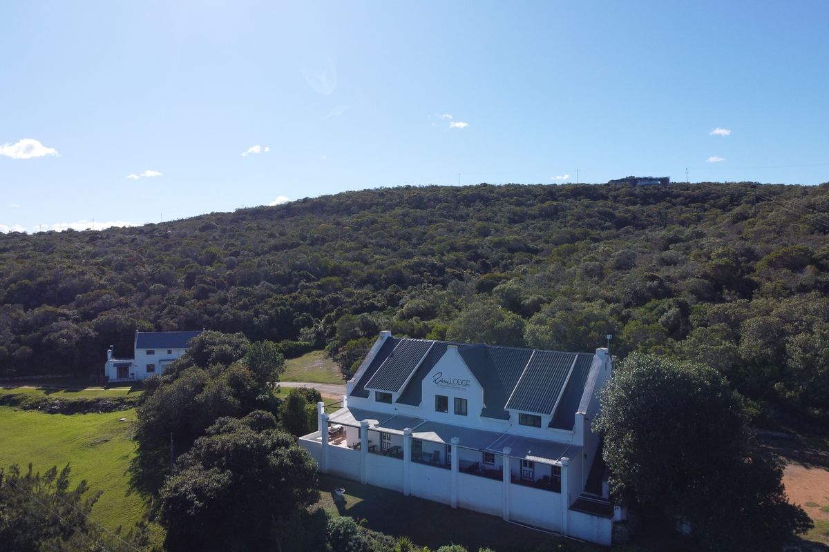Landmark  riverside property overlooking the charming see-side town of Stilbaai - Photo 2