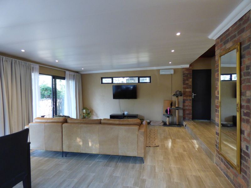 Escape to Peaceful Farm Living, Just 6 Minutes from Port Alfred - Photo 5