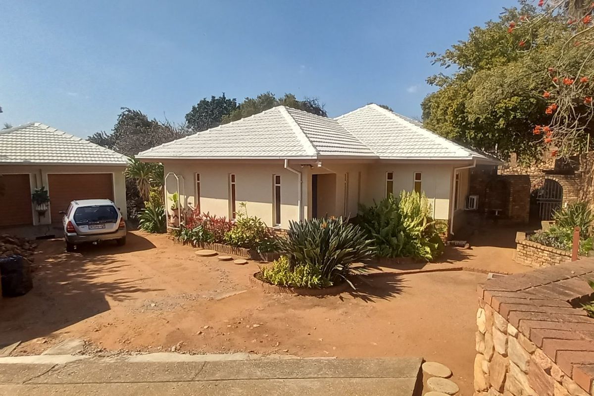 Charming Family Home with Scenic Views in Magalieskruin - Photo 2