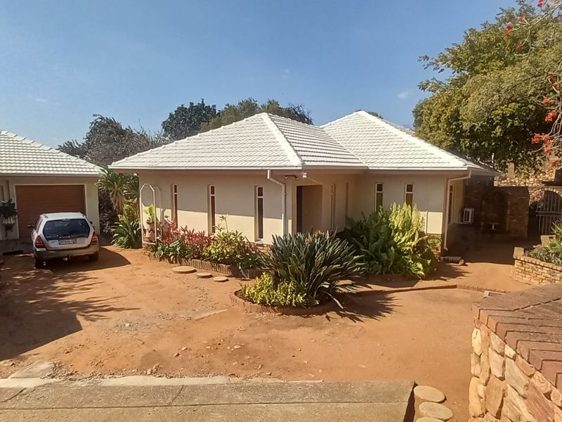 Charming Family Home with Scenic Views in Magalieskruin - Photo 2