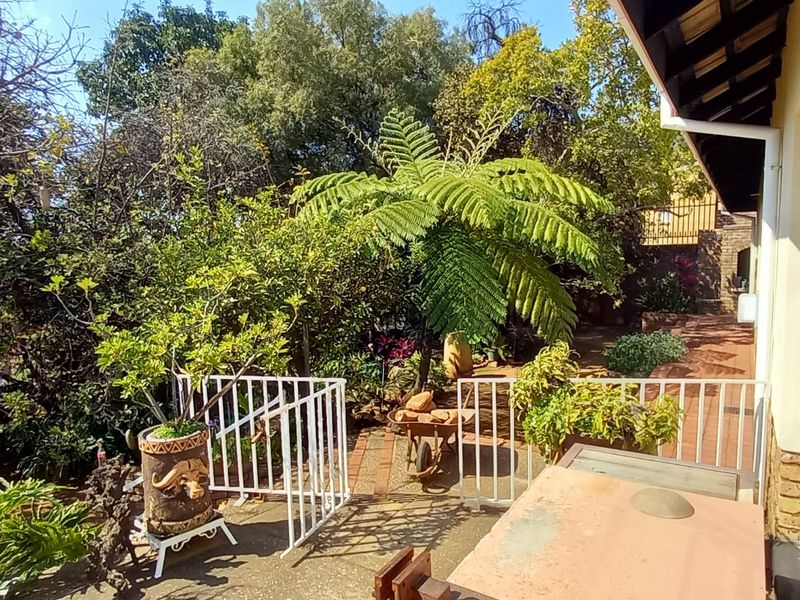 Charming Family Home with Scenic Views in Magalieskruin - Photo 8