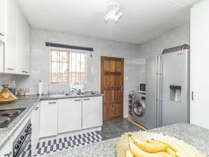 2 Bed Duplex Townhouse Looking for a New Owner - Photo 3