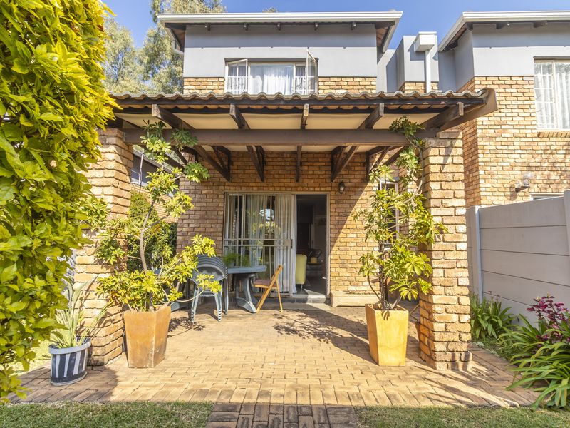 2 Bed Duplex Townhouse Looking for a New Owner - Photo 1